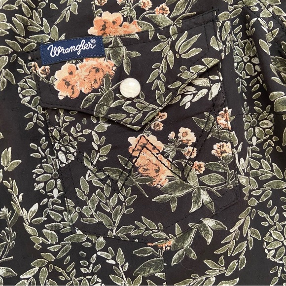 Wrangler Retro Western Green/Black Floral Pearl Snap Shirt - Picture 6 of 12